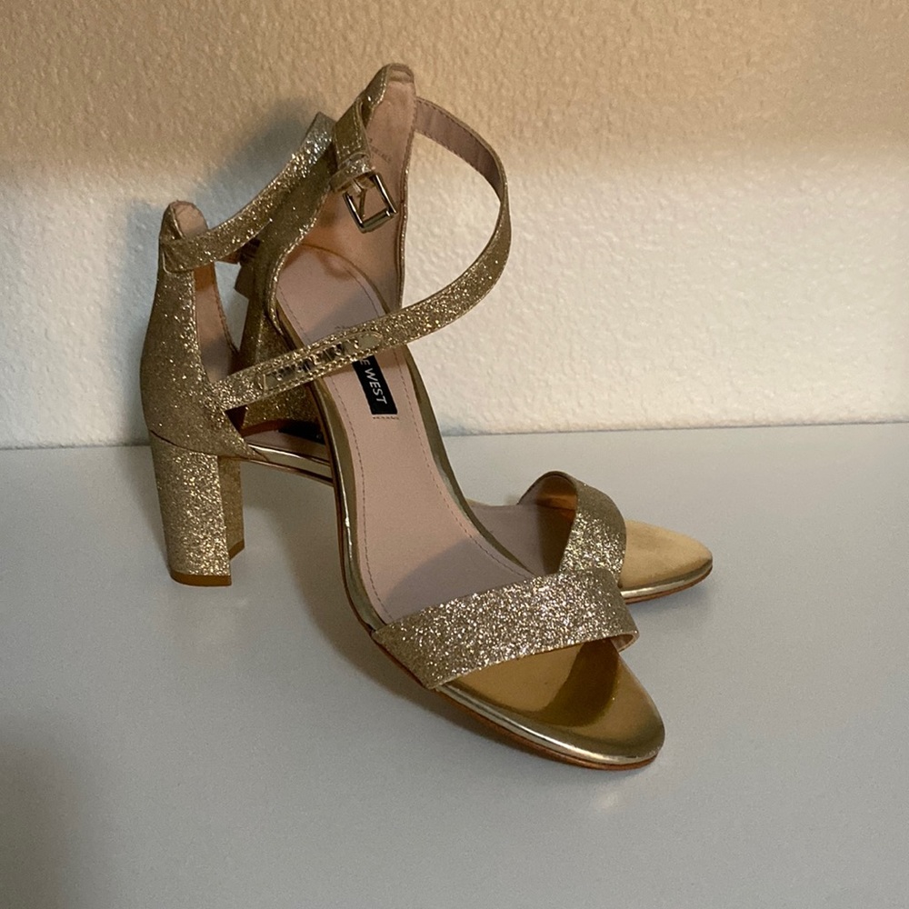Low-heel shoes